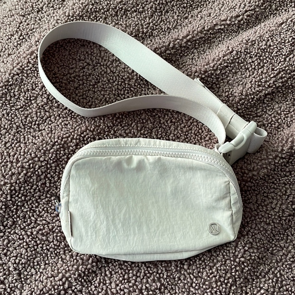 Lululemon Everywhere Belt Bag
